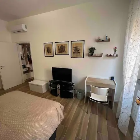 Comodo A 2 Minuti Dalla Metropolitana Lägenhet